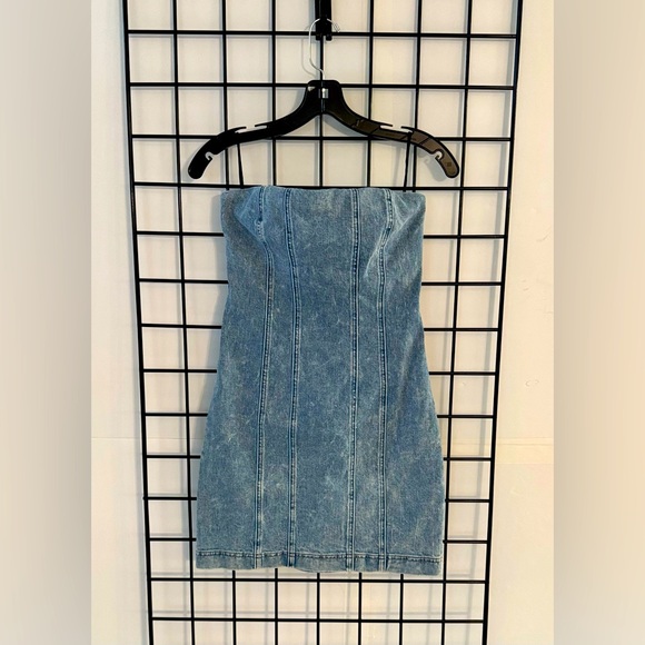 Alice + Olivia Palmer Denim Dress - Picture 7 of 9